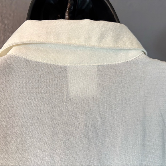 CAbi White Button Down Pleat Shirt Sleeveless Notched Collar - Picture 7 of 12